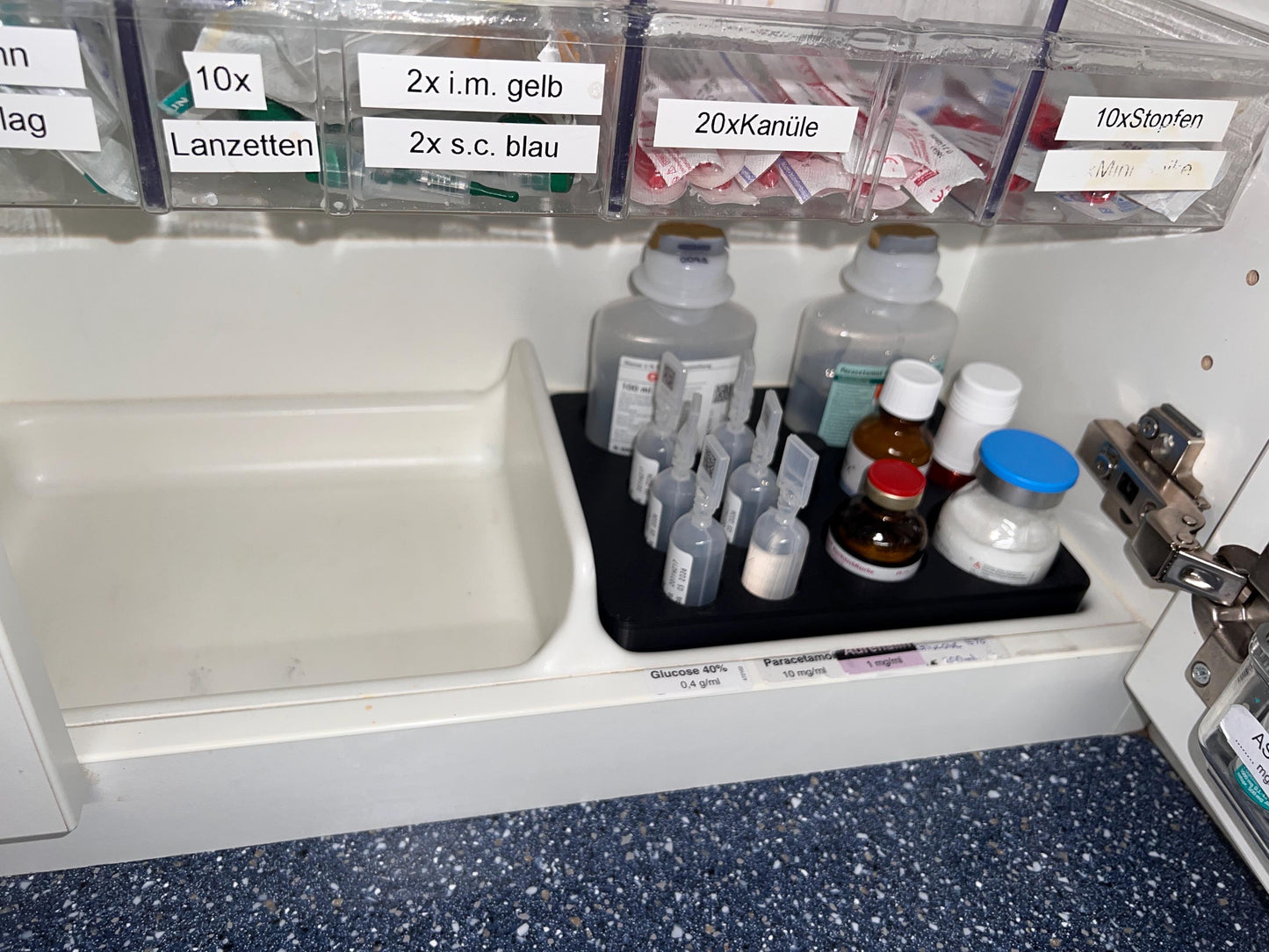 RTW-Schrankeinsatz Glukose & Medis - passend für Strobel-Rettungswägen MIT Wannen-Einsatz im Medikamentenschrank